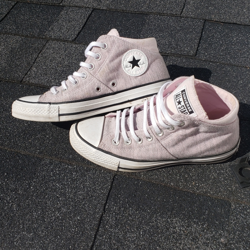 Size 7 chuck taylors
